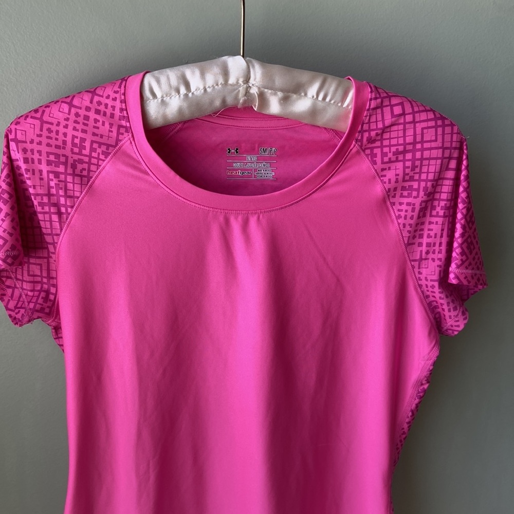 2 UNDER ARMOUR WORKOUT TOPS - Picture 7 of 11